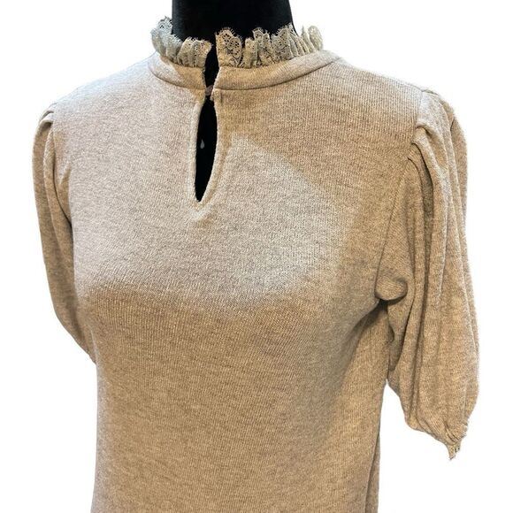 Shabby Chic Grey Keyhole Neck Shirt Sleeve Sweater with Lace Trim. 1 Button sz S - Picture 2 of 16